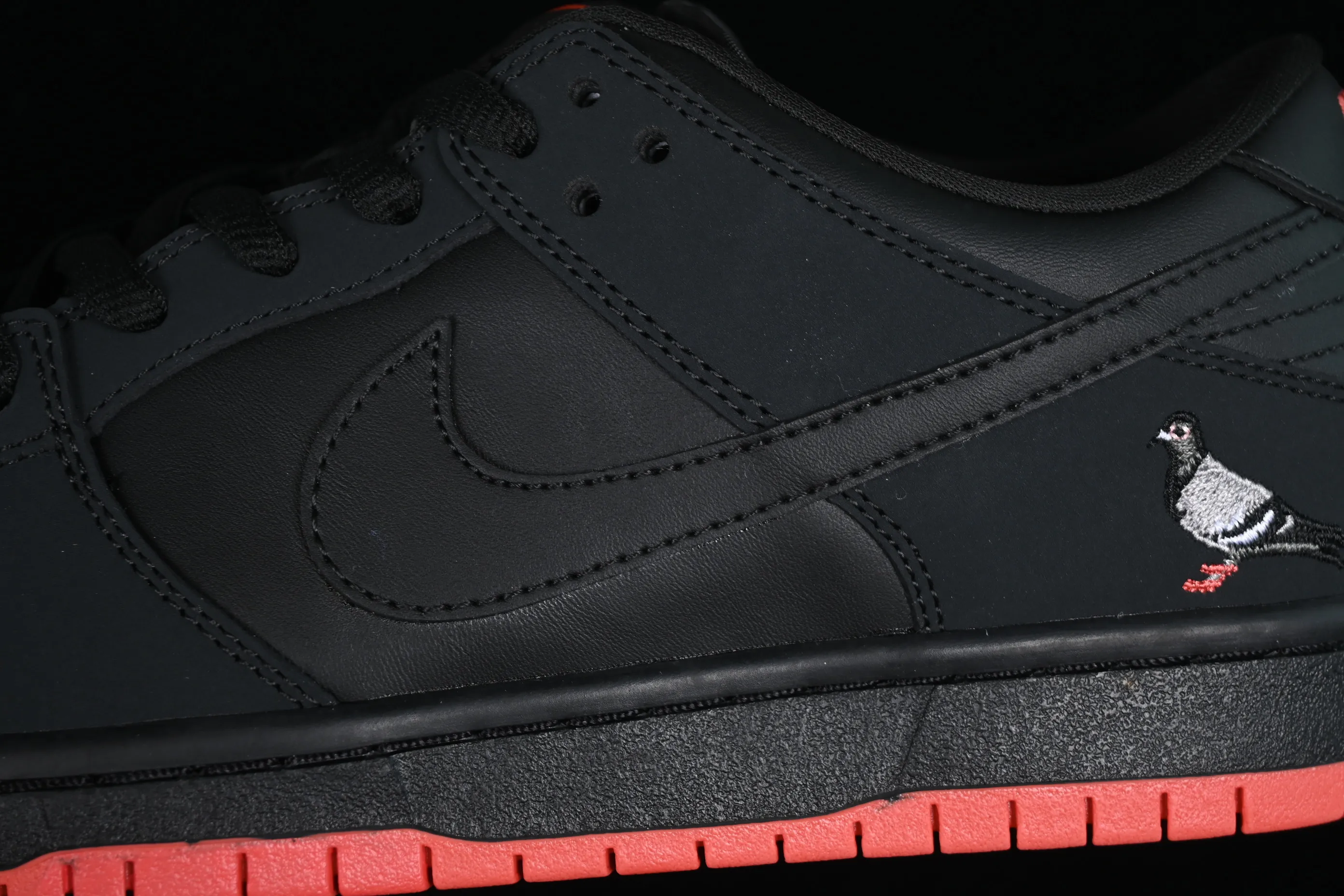 All categories Nk SB Dunk Series Nk SB Dunk Low Low-top sneakers K version Black Pigeon x Nk SB Dunk low Trd QS Black Pigeon Retro low-top versatile casual sports skateboard shoes 883232-008